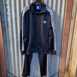 Adidas 2-pc track suit pants sz L jacket sz XL like new.